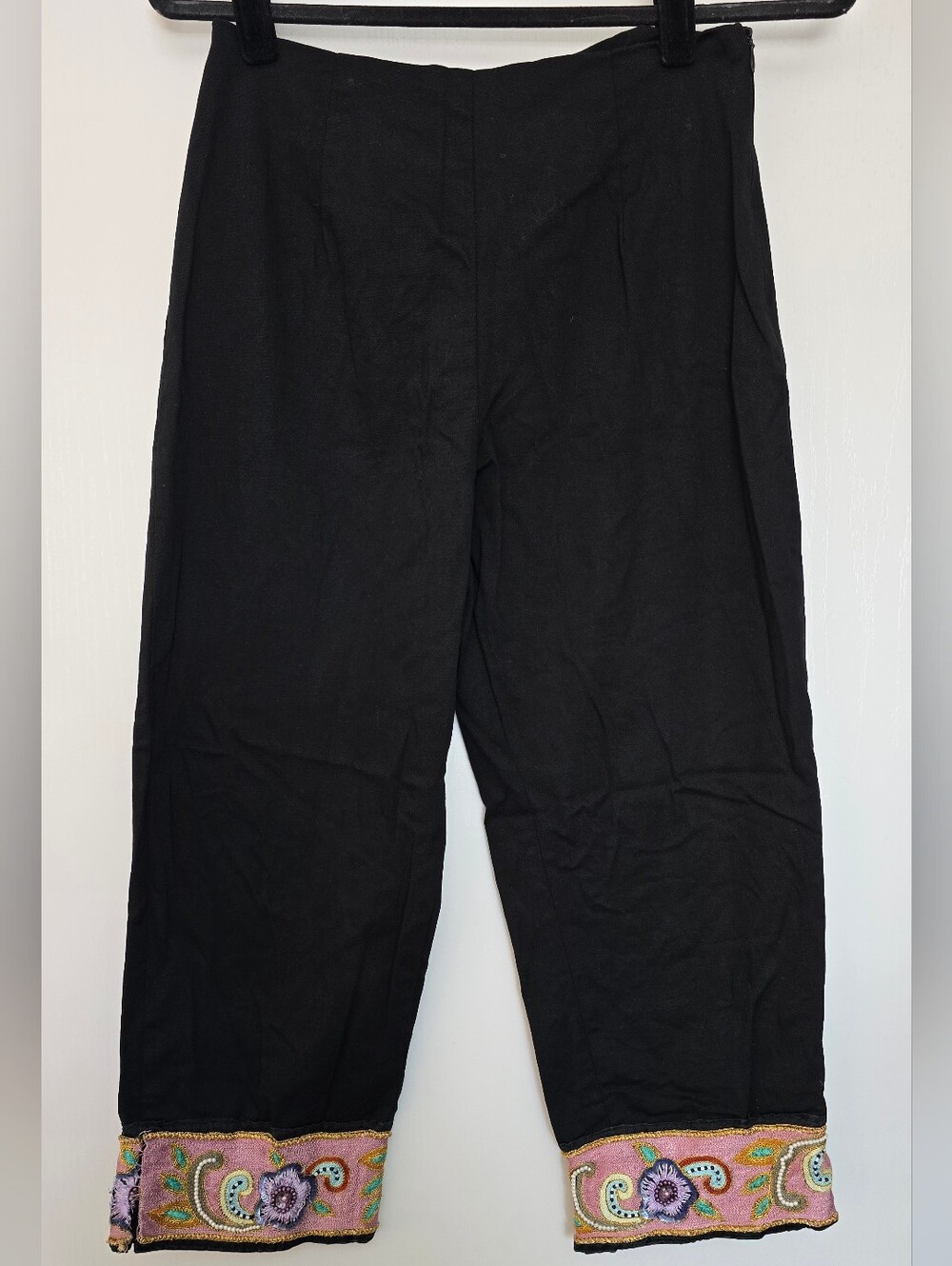 K.A.T.E. for Concept Clothing - Rare Vintage 90s Embroidered Cuff Capri Pants